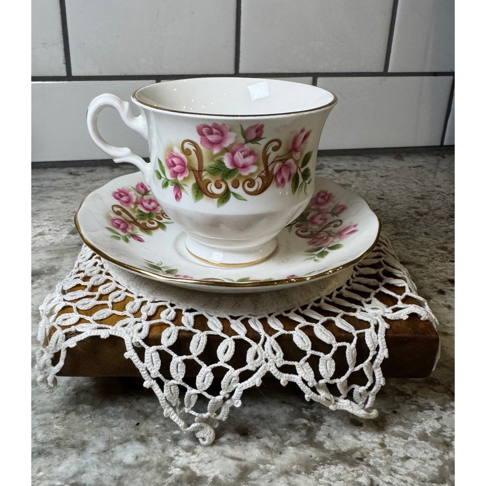 Queen Anne Bone China Teacup and Saucer Set Pink Roses Gold Scroll 8505 England